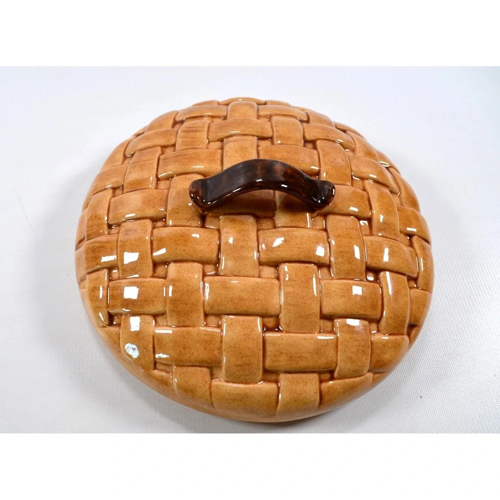 Vintage 1982 BELL CERAMICS Pie Plate / Holder / Keeper Lattice Topped Lid